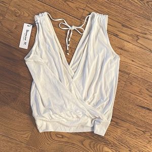 Veronica M. Los Angeles ivory Vneck and tie back blouse size small